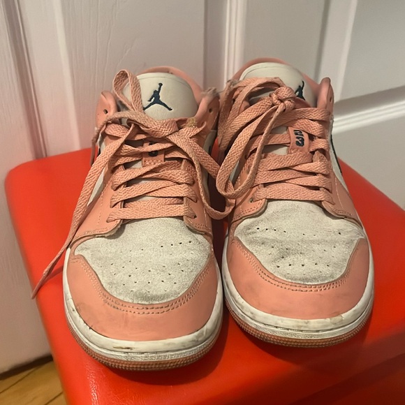 Limited edition suede pink low nike dunks size 8 - Picture 1 of 5